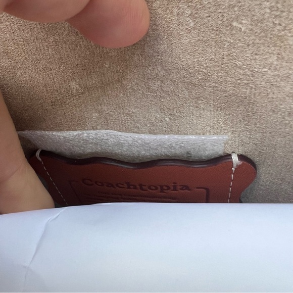 NWT! MINI WAVY DINKY BAG IN CRINKLE PATENT COACHTOPIA LEATHER 🖤 - Picture 9 of 11